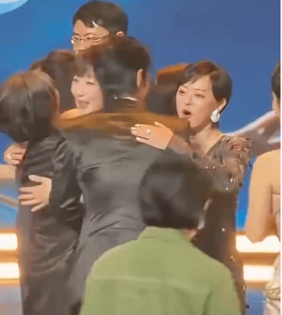 孙俪肖战拥抱  郑晓龙的一双儿女拥抱了 孙俪肖战郑晓龙的一双儿女拥抱了