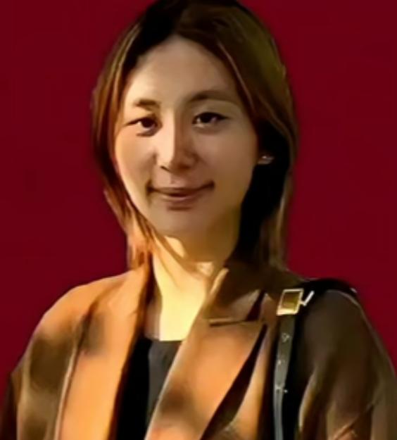 近日陈熠
换了新发型
短发很清爽还带点小俏皮，
配上焦糖色外套又温柔又帅气。
这