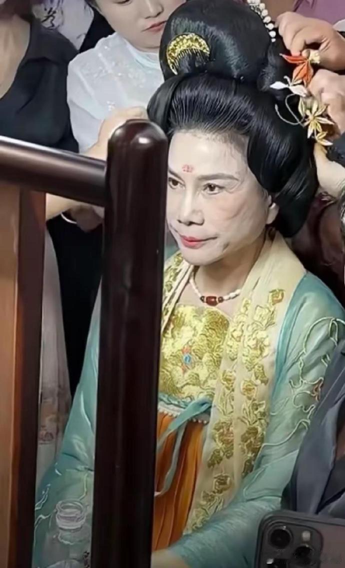 真没想到，竟然是董明珠。难道身边连一个说实话的人都没有吗？ ​​​