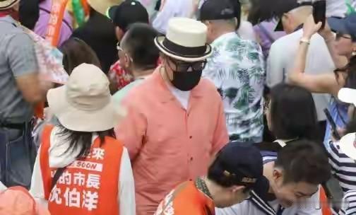 千呼万唤始出来，蔡康永发言了，可惜还是绕圈子，只说自己不是“台独”，去活动现场也