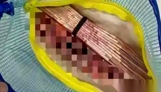 杭州一个没有摄像头的公厕隔间里，17岁的奶茶店打工妹手里死死攥着一个厚重的文件袋
