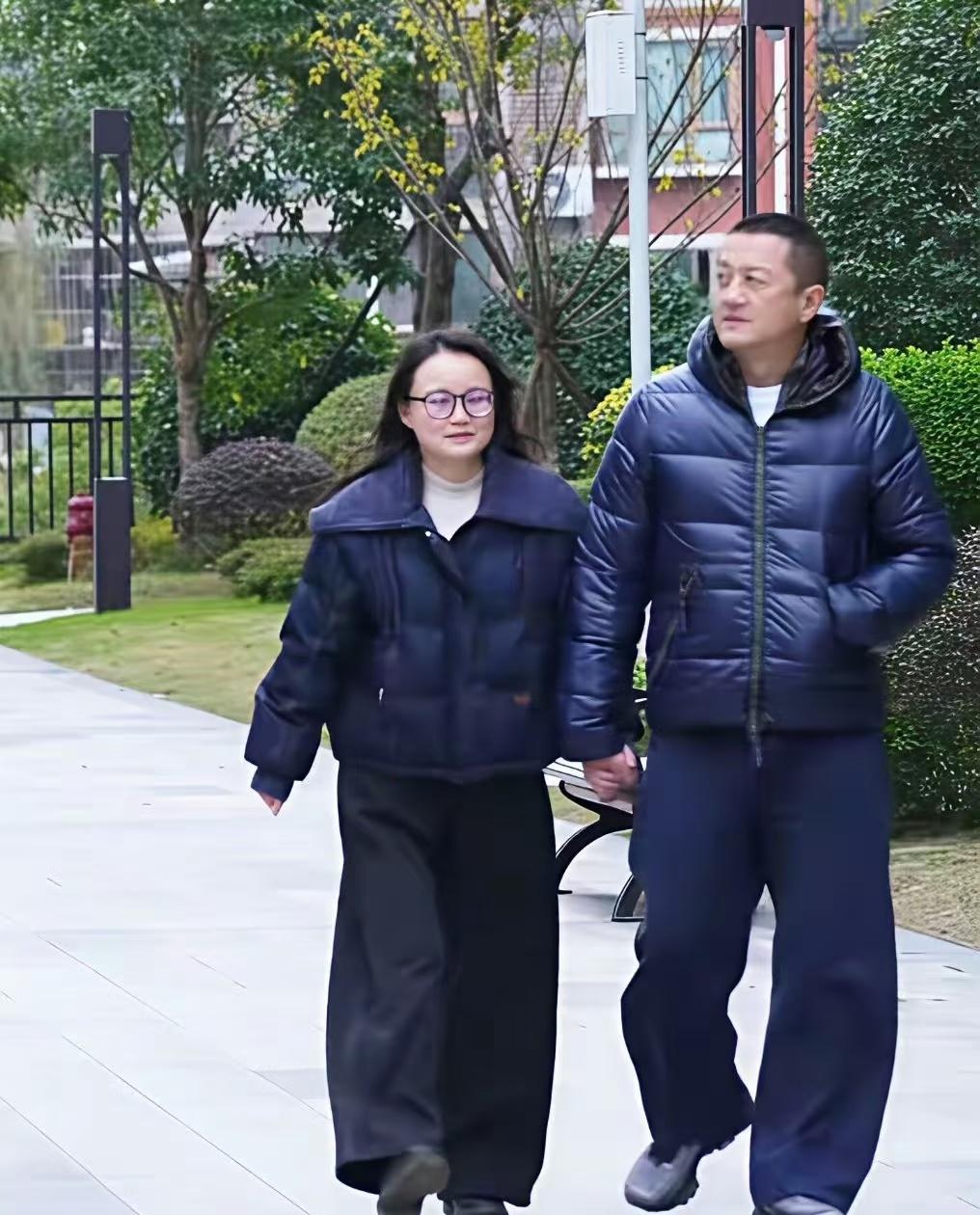 李亚鹏：领养之善与多元人生

李亚鹏在经商路上确实屡遭挫折，从丽江雪山小镇的巨额