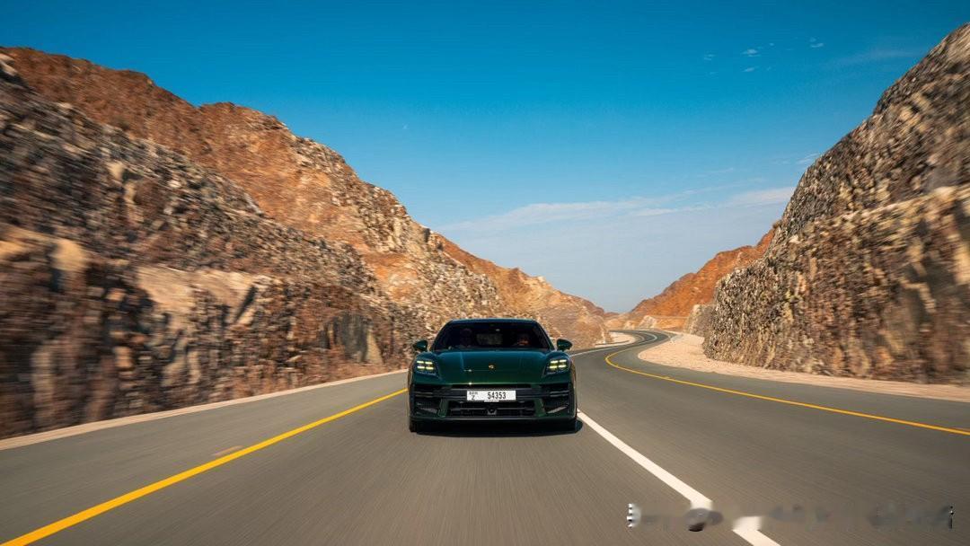 Panamera 4 E-Hybrid 新款行政加长插混，商务家用两不误的混动轿