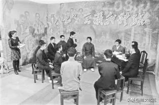 一九二七年八月七日中国共产党中央在汉口召开紧急会议，
史称八七会议。这次会议结束
