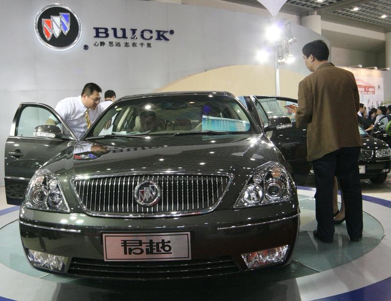 预算25万，选君越还是帕萨特，得好好琢磨。
动力上，君越全系2.0T，237匹马