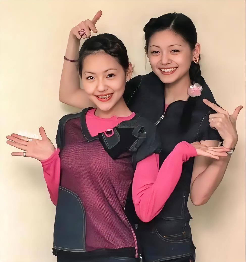热搜上悼念大S，关上门不管她的孩子。徐家，你们欠一个解释。

大S走了，孩子没人