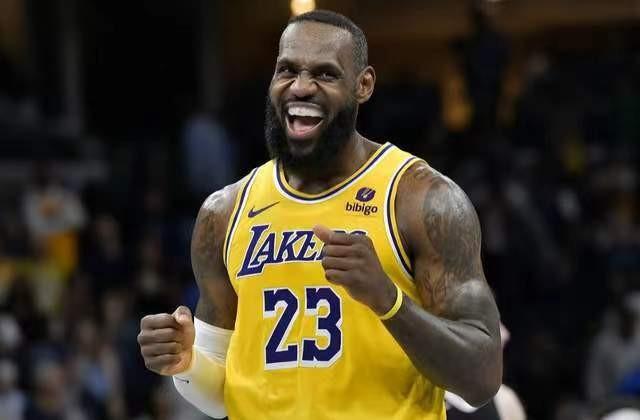 詹姆斯NBA商业联盟唯一的赢家
2003年第一份合同（新秀合同）
和骑士达成4年