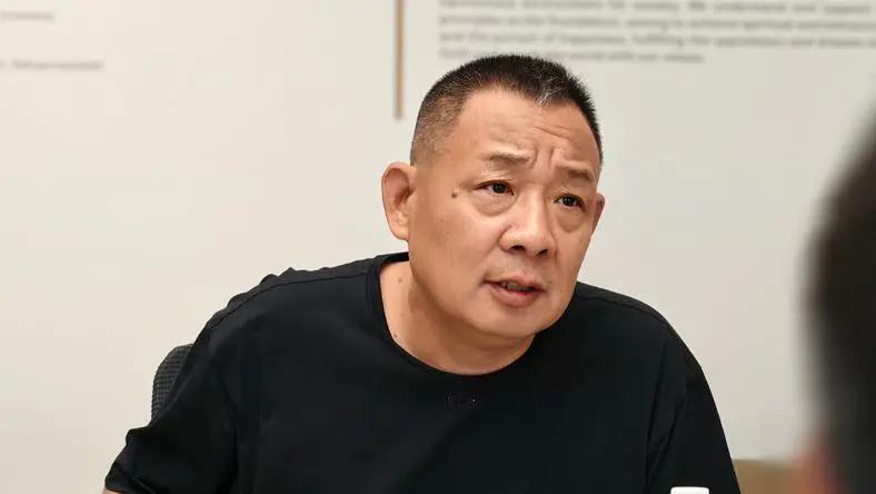 太解气！房东坐地起价捞钱，
胖东来说关就关！
于东来：你看我像惯着你的人吗？
真