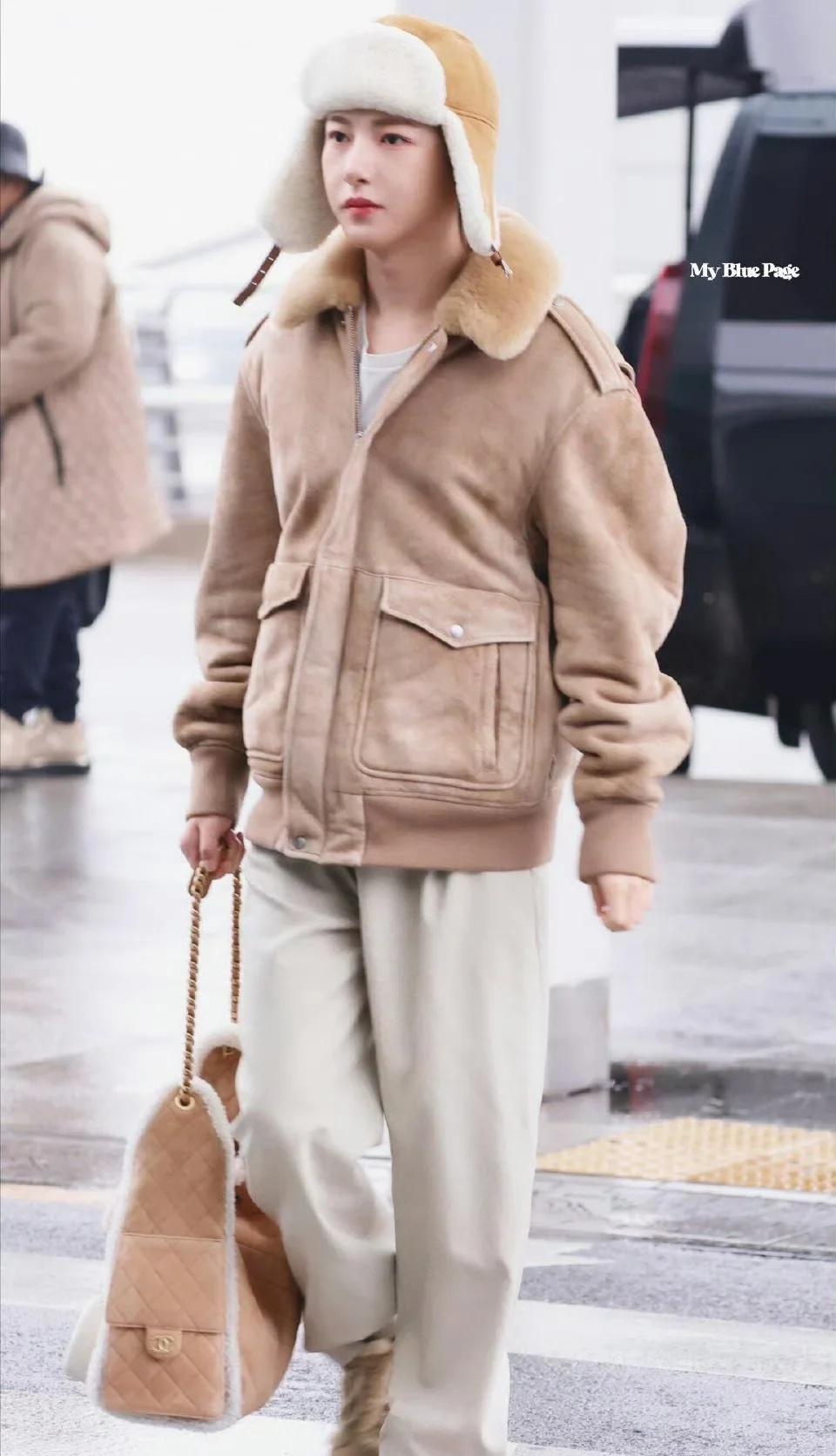 仁俊的冬日穿搭有自己的vibe
泰国之旅顺利哦