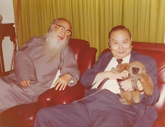 特务头子王新衡曾两度被杜月笙救命，又先后得到过60根金条的接济，可在杜月笙去世后