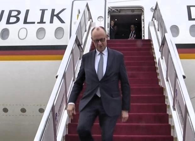 画风太割裂！

德国总理访华像去工地搬砖，只谈工作不谈风月，全程扑克脸，来了就走