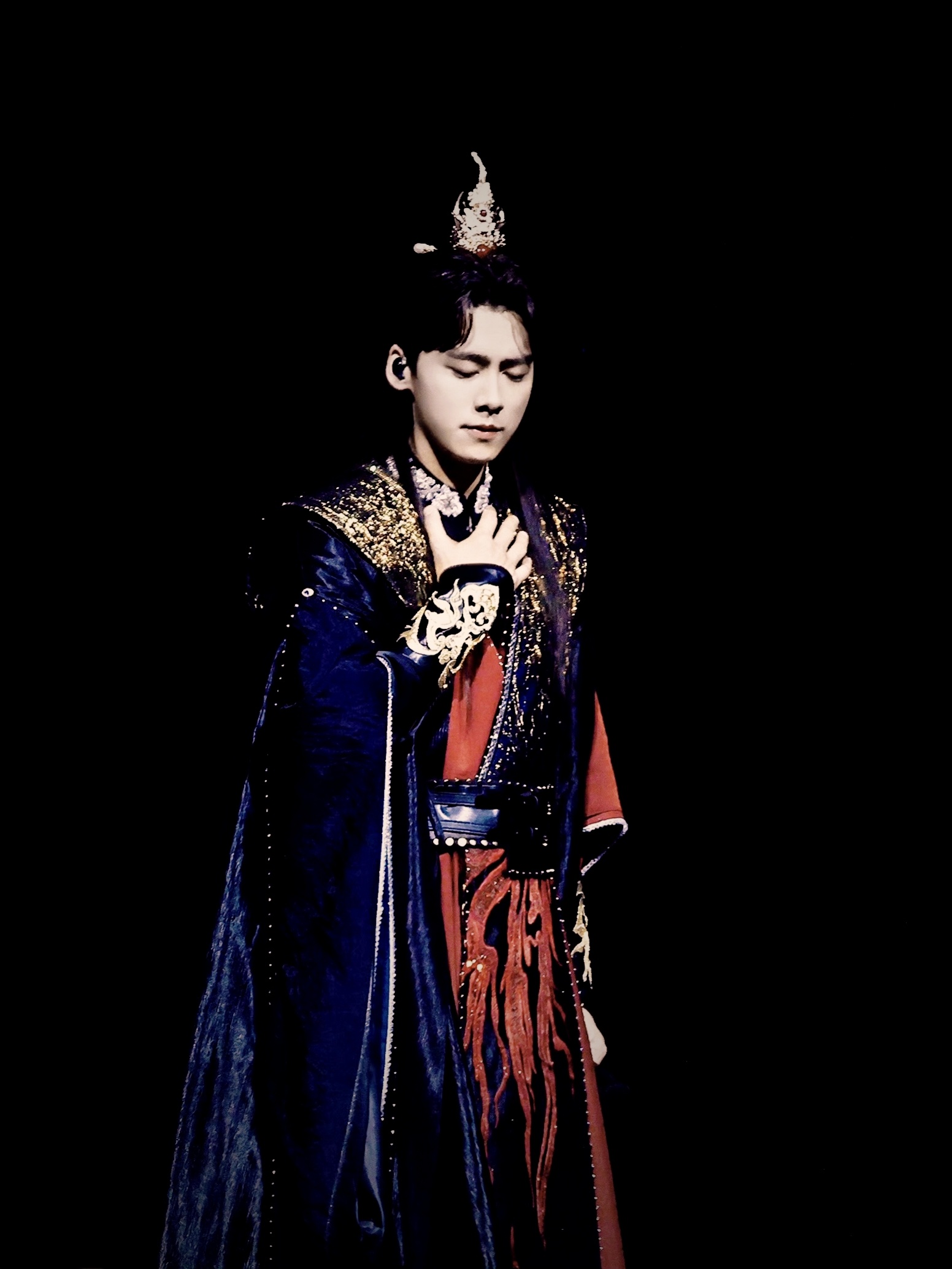 挑战每天按相册顺序发一张李易峰的照片💛ིྀ💙ིྀ💜ིྀ💚ིྀ🧡ིྀ ?