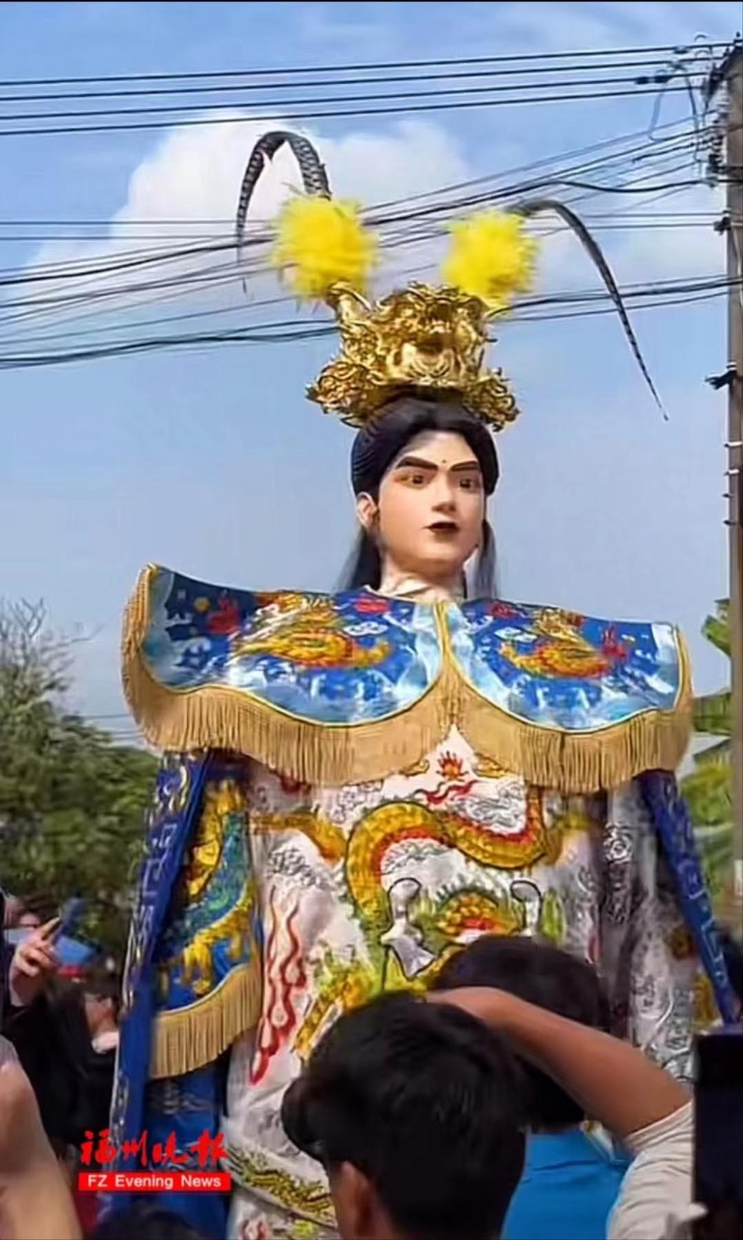 #记录我的2024##网红cos神明赵世子引众怒#神明不可亵渎，非遗不是博眼球的