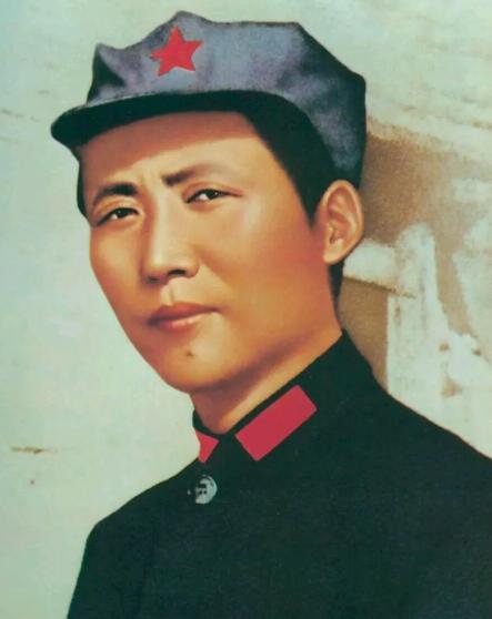 四十多年前，一些人在毛主席去世后，以自己极其肤浅的认知水平作为标准，放肆对毛主席