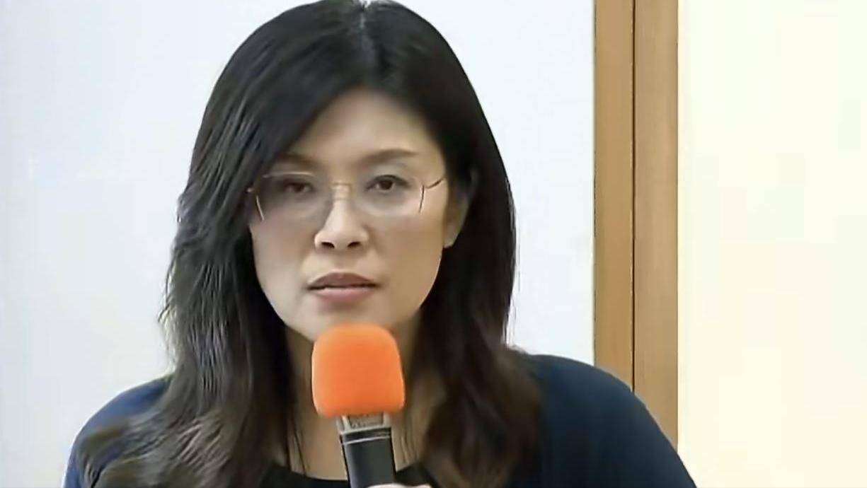 郑丽文去美国之前，一句话，看出她真面目？
特朗普从北京回去之后，说了四句让民进党