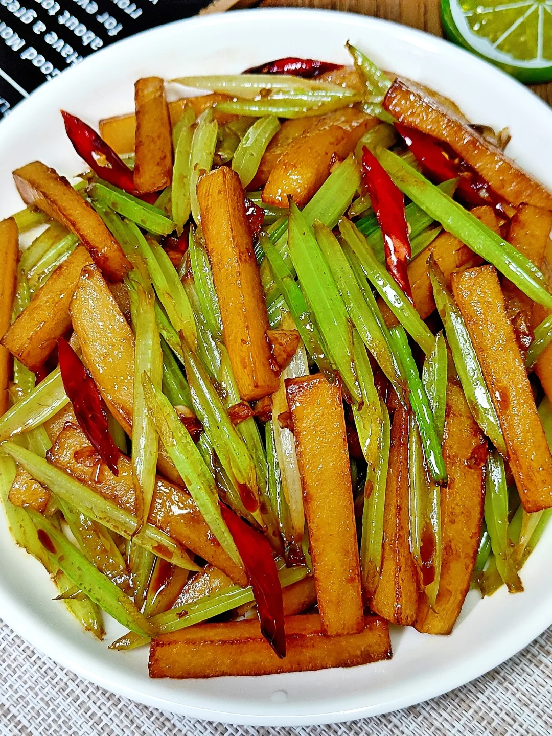 芹菜土豆条也太香了吧，巨巨巨下饭‼️