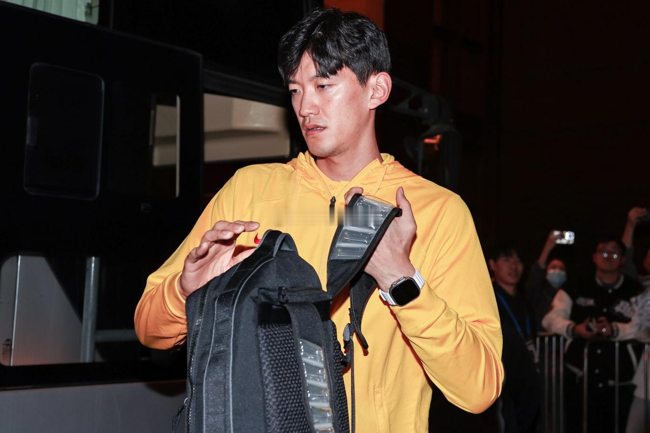 国足全队对于能与莫斯科斯巴达克队这样的劲旅进行热身赛感到非常满意。中国男足国家队