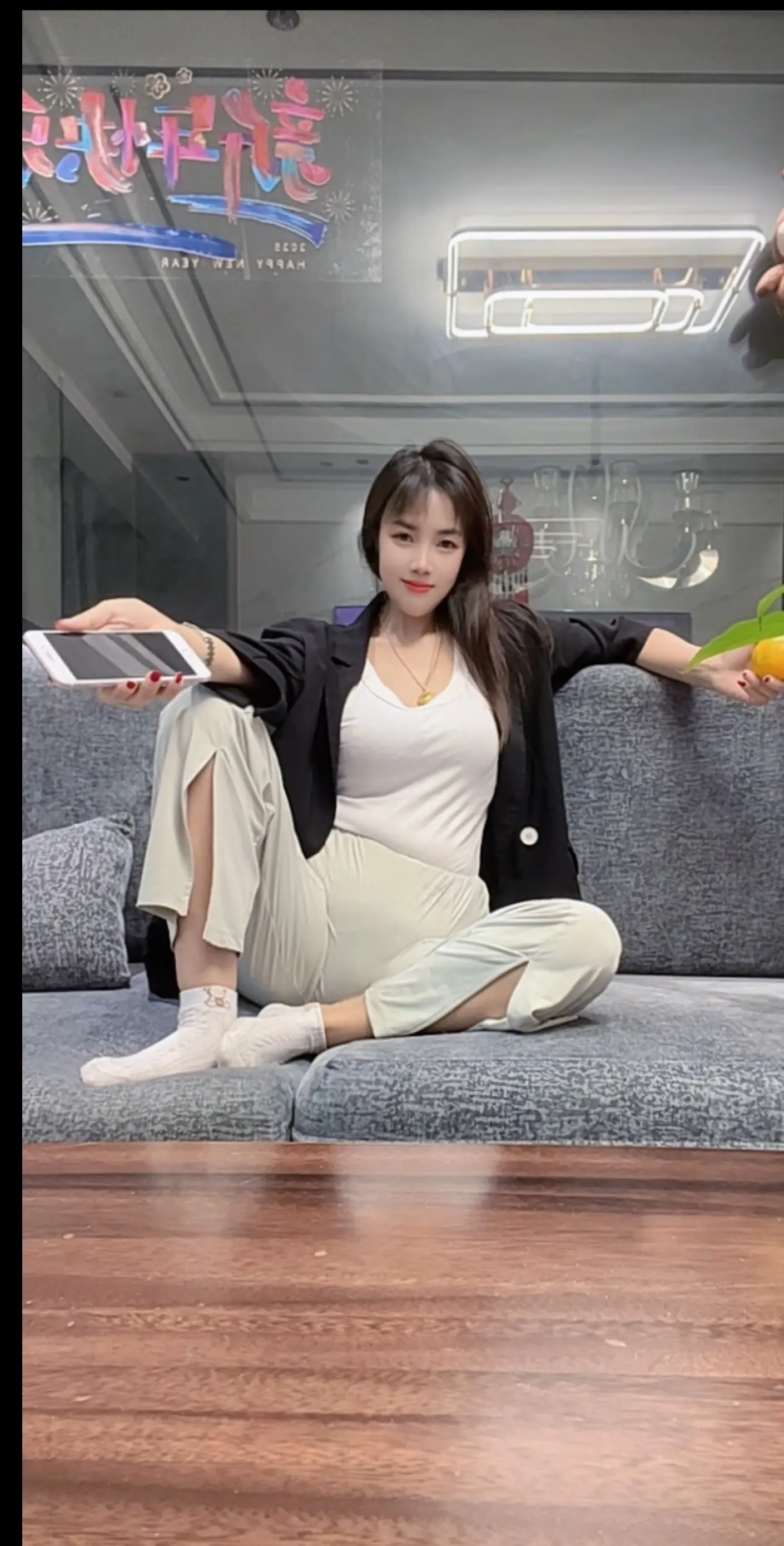 无法沟通的时候，就放弃沟通，不在同一个频道上的人，说再多也是废话。我验...