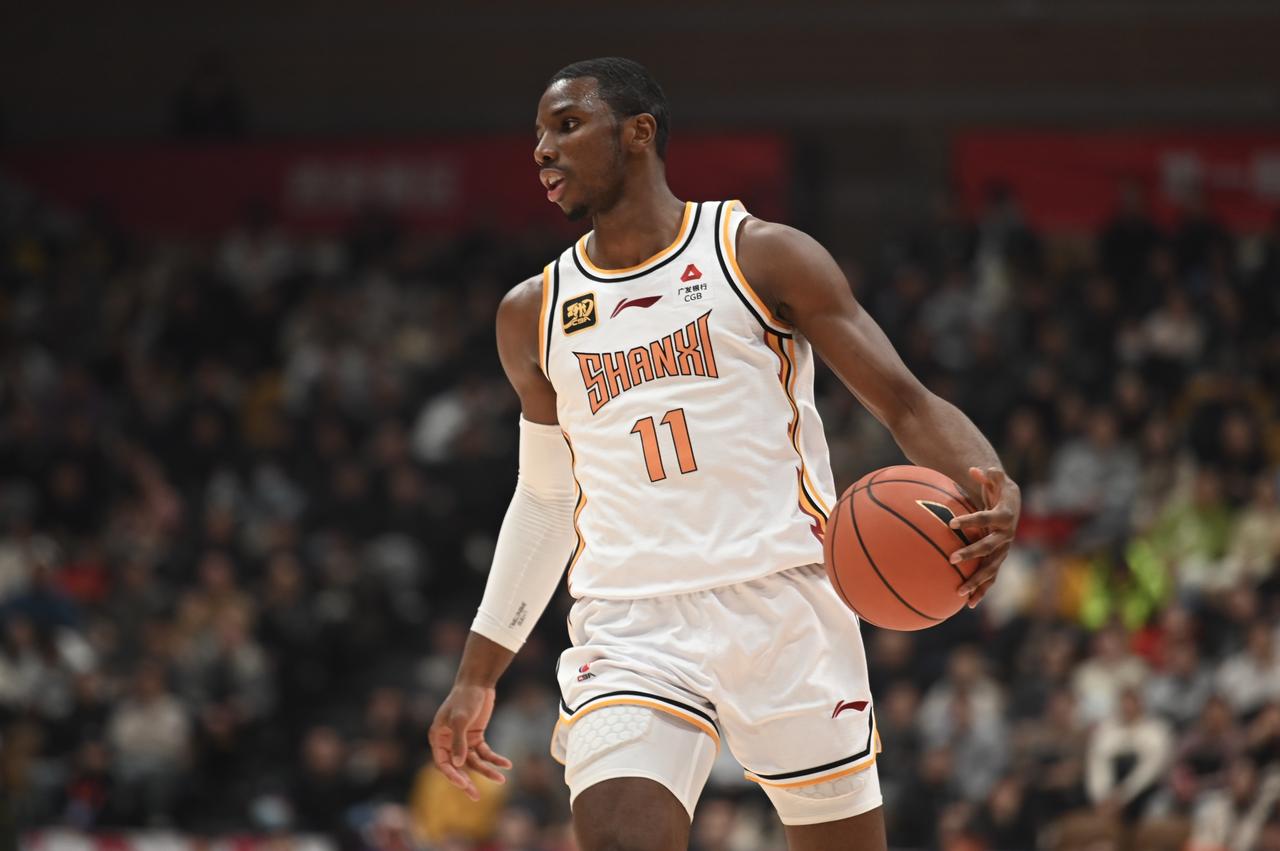 CBA恶霸！山西男篮外援迪亚洛太狂了！

山西男篮外援迪亚洛又在比赛中搞事了，他