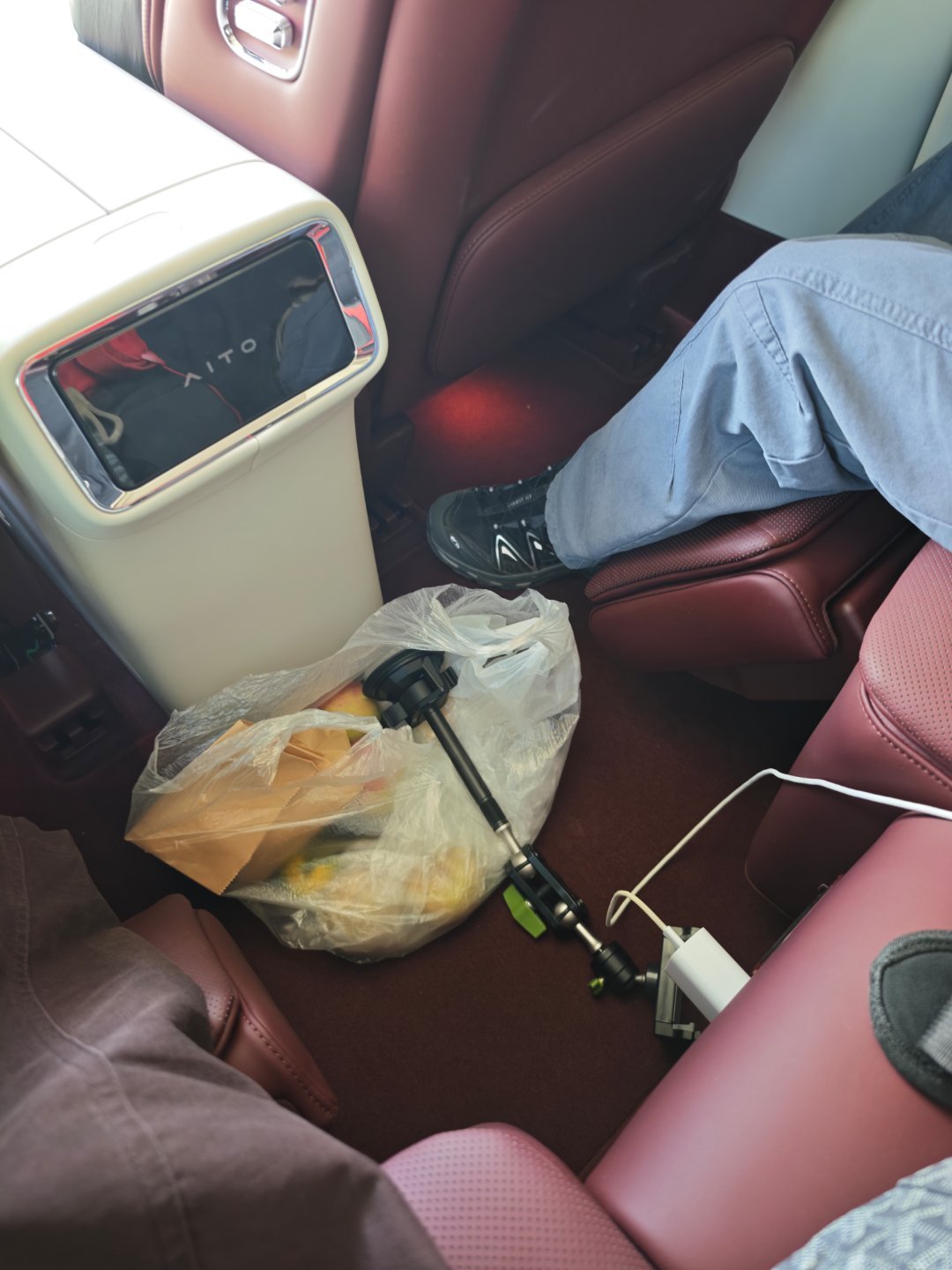 长假你的后备箱装了什么汽场全开 这次从南疆到北疆自驾选了台问界m9 ，一车4人行