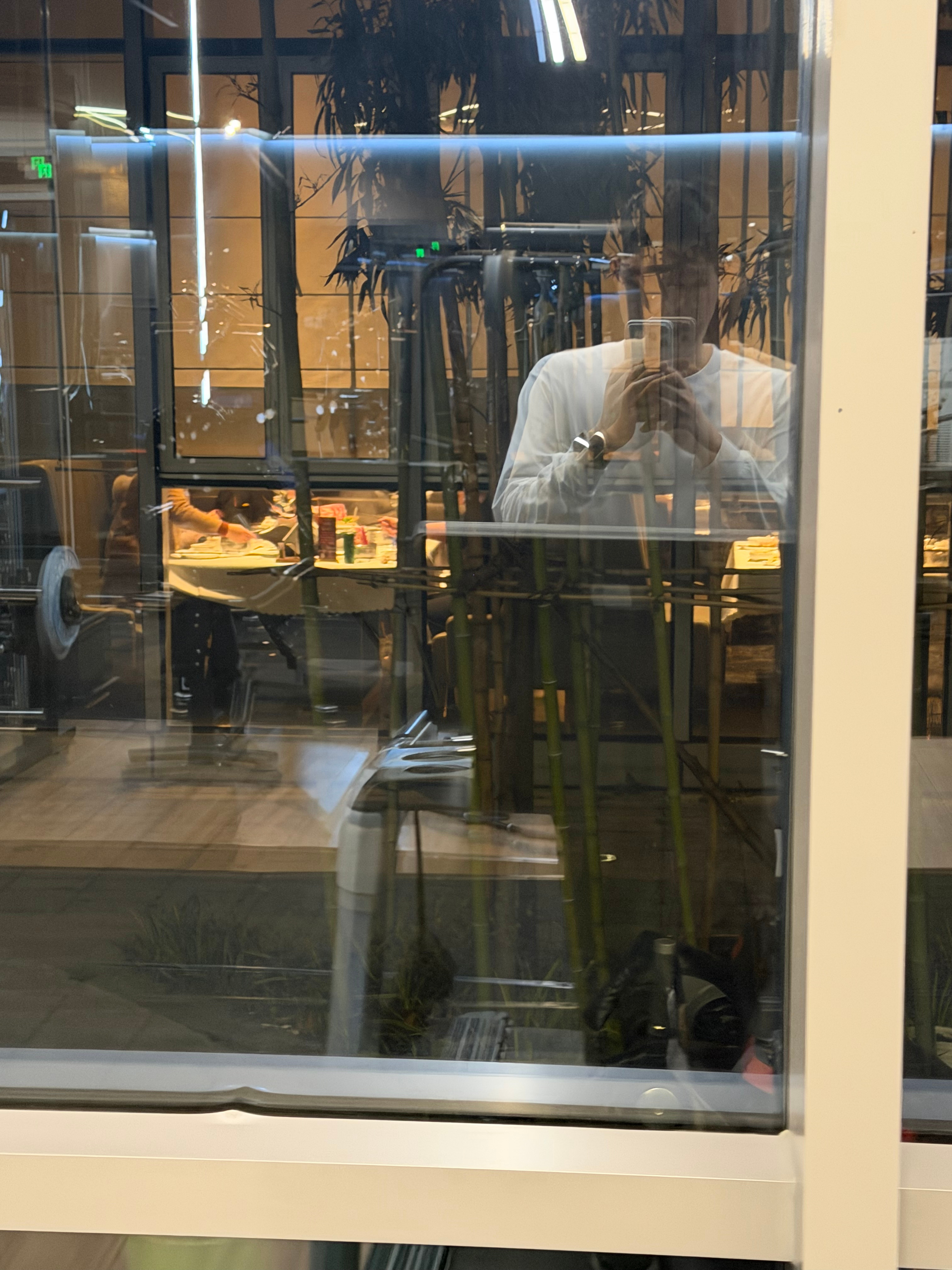 第一天健身打卡为了能坚持下来，我给工作室的同事们每人送了一张健身卡，四舍五入我多