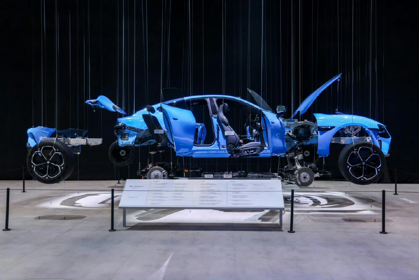 北京车展看新SU7真材实料 小米这次很早就开始直播（早上9点），而且，直接把新一