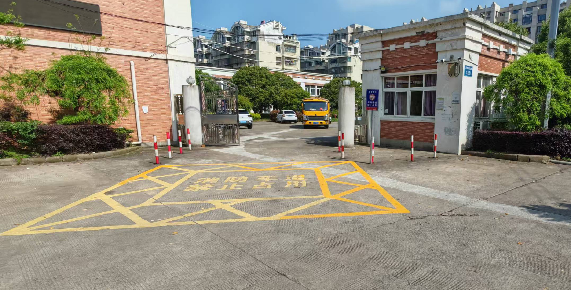宁波北仑暖心举措为老人筑牢消防安全防线消防通道就是生命通道，暖心守护情暖夕阳！针