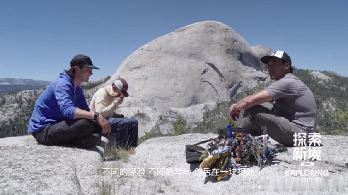 王一博运气这一块，谁懂别人花钱去看的鲸鱼，一博画着皮划艇近距离拍鲸鱼了，新手钓鱼