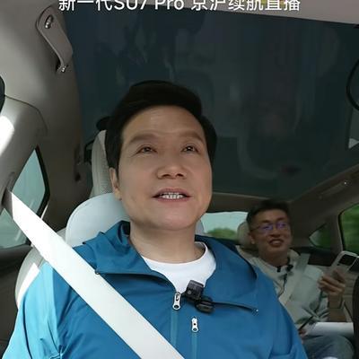 一个千亿大佬，怕张嘴说话。
4月17号雷军开了场直播，整整15个小时。
他自己都