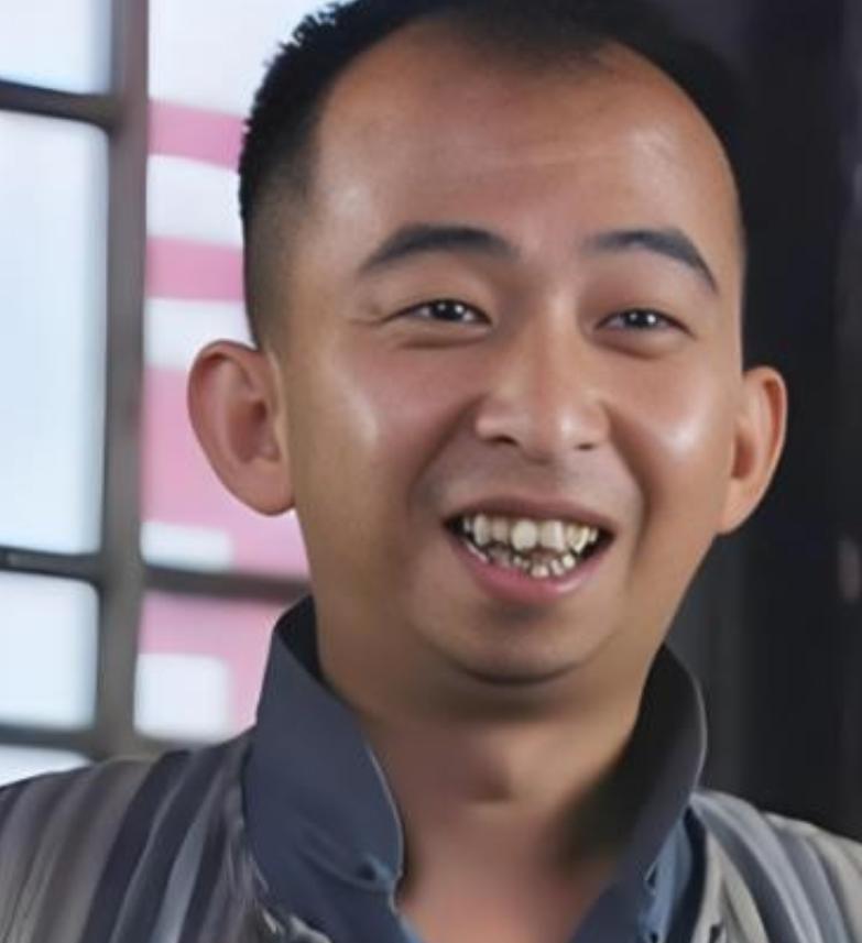 巨兴茂用10亿身家，娶到了大美女孟久淇，明明是人生赢家，却因和妻子的颜值差距，被