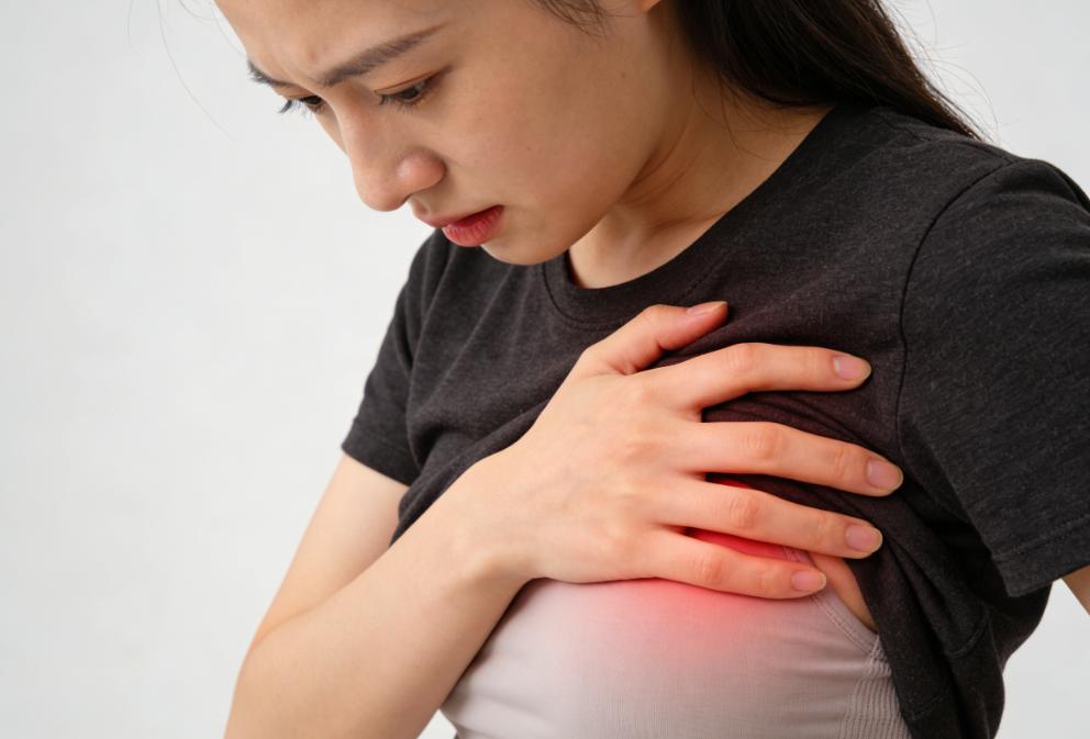 突然乳房胀痛以为上火？中医：多是“肝郁气滞型乳癖”的早信号


很多人一胀痛就先