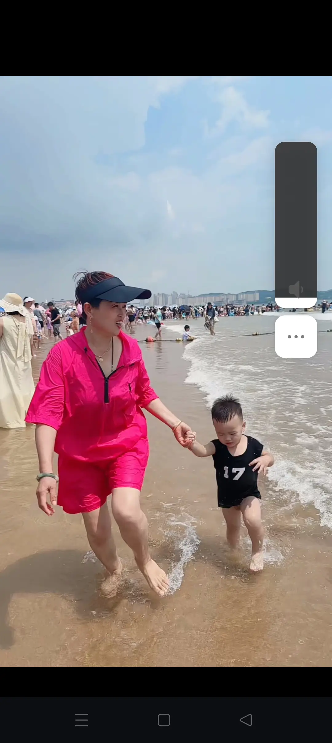 这个夏天一定带着心爱的人来看海！海边的浪漫！大海太美了！