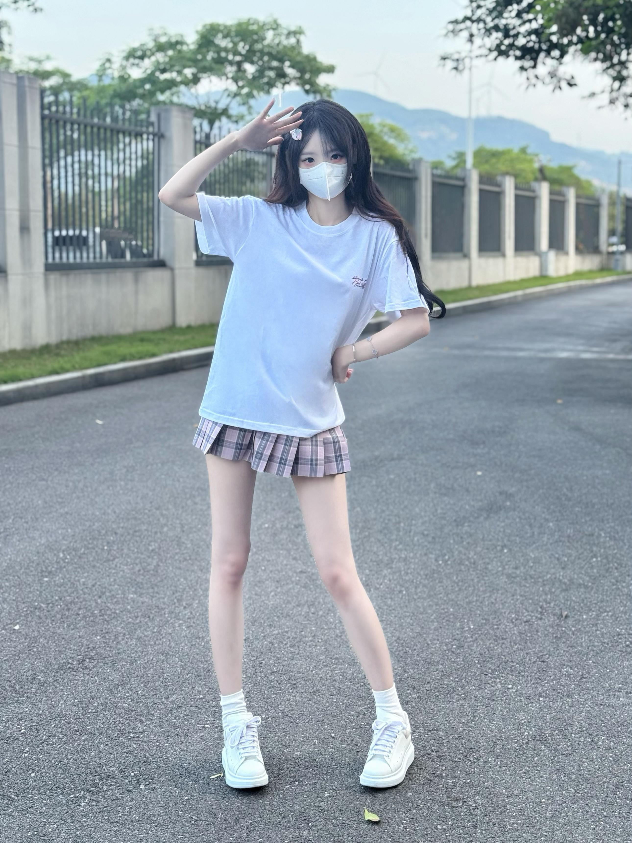谁懂白t搭配百褶裙的救赎感 ​​​