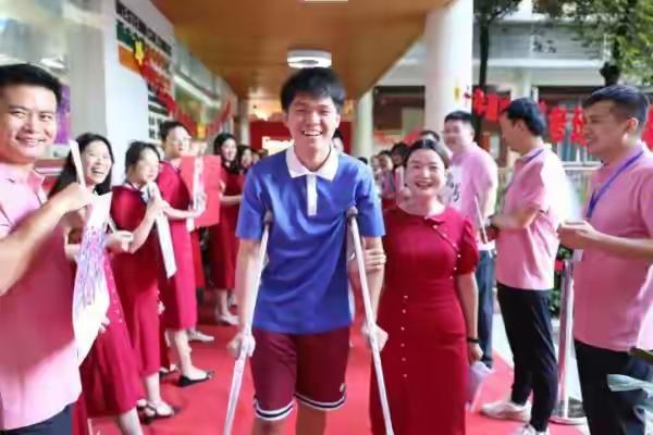 《2026 年高考几十万考生放弃：知识更迭与就业迷茫的映射》

枫林红叶

二六