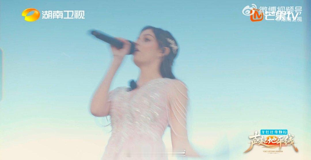 芒果音综19岁女歌手神仙颜值声起地平线《声起地平线》再献神级舞台，19岁朱莉娅颜