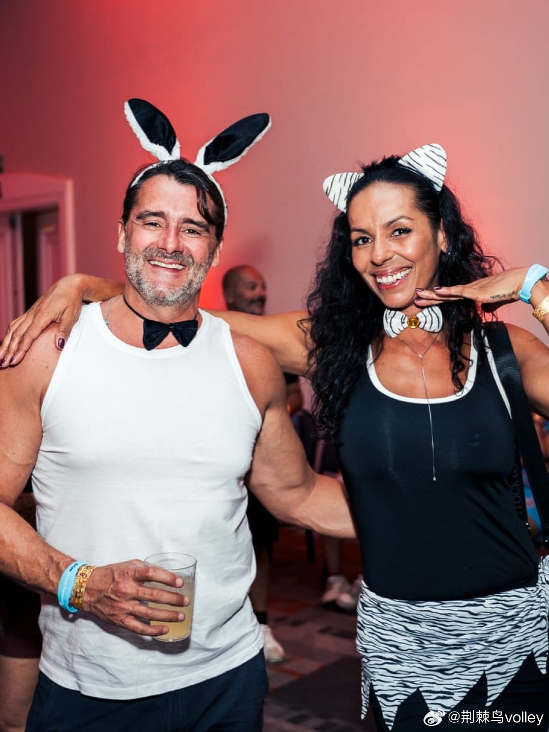 好恩爱的一对🔥。巴西女排名将帕乌拉向丈夫表达浓浓爱意,并送上生日祝福。“今天是