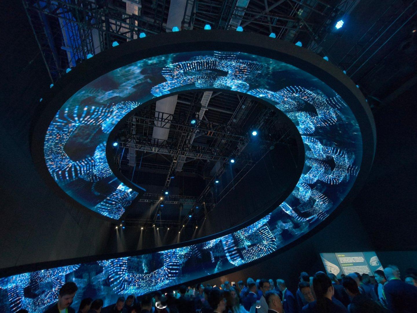 尊贵的进口奥迪车主已抵达现场今晚见证大众时刻