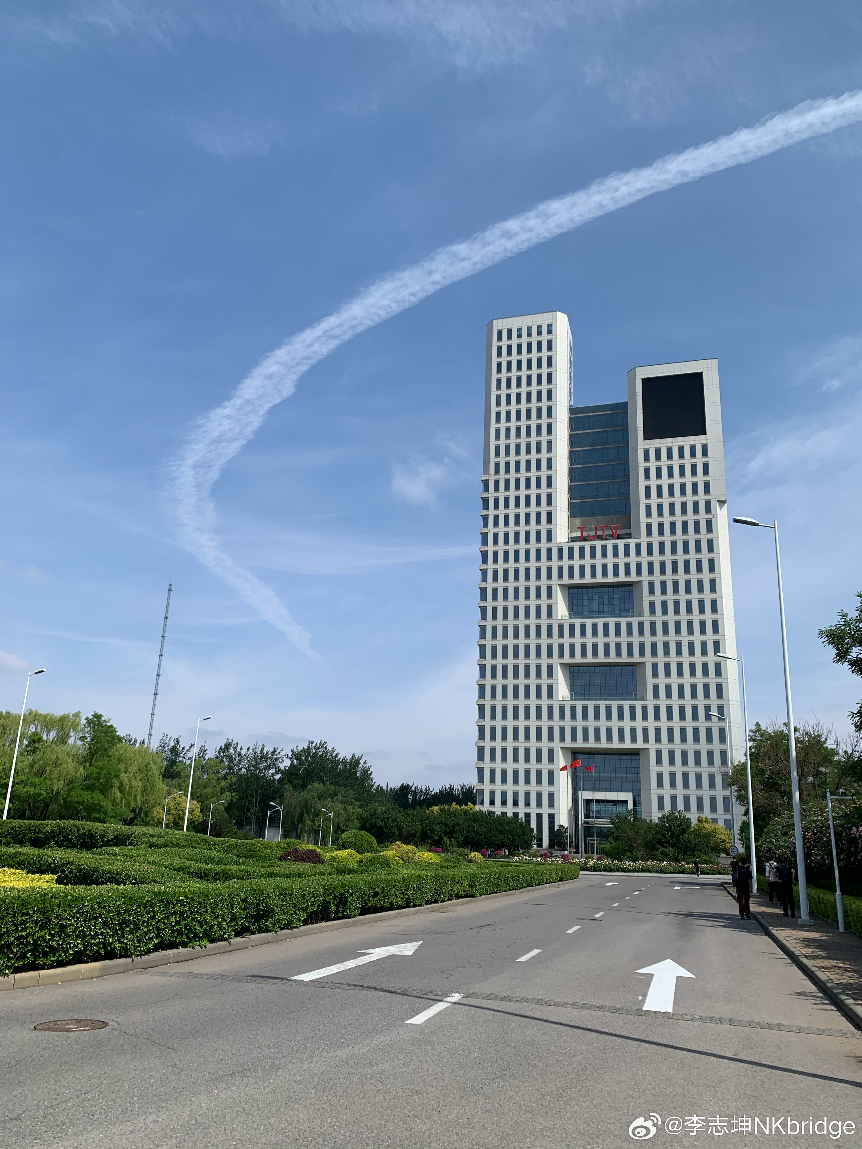 好奇怪的一条云 天津·天津数字电视大厦