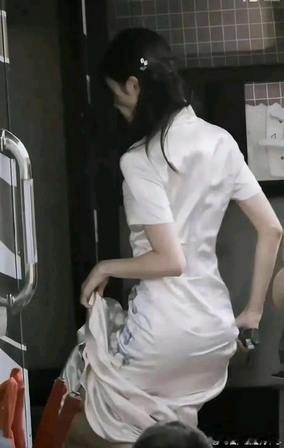 刘浩存这身材很哇塞，身材比例是真的绝了 ​​​