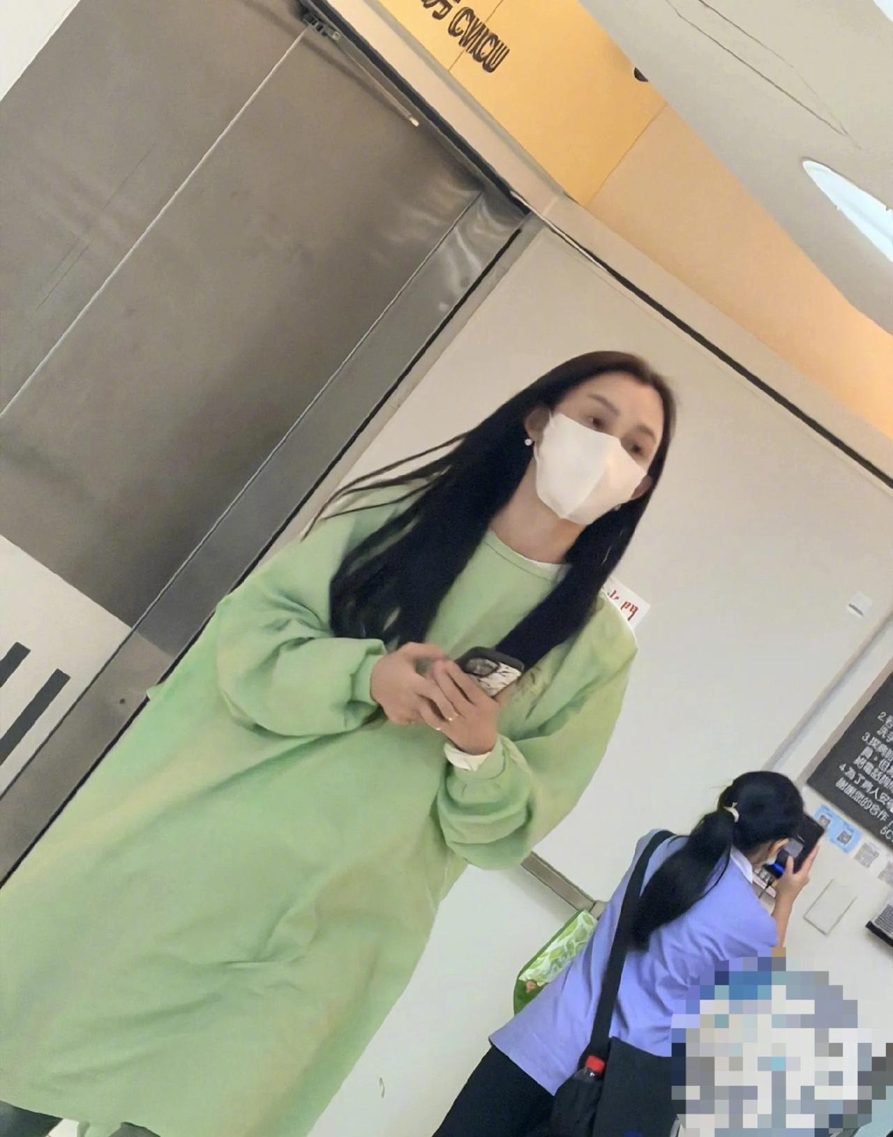 刷到范玮琪在加护病房外守着陈建州的新闻，第一反应居然不是之前那些沸沸扬扬的争议瓜