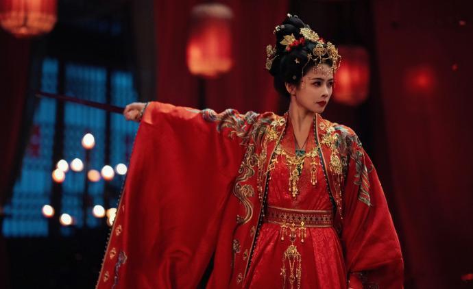 青雾风鸣、唐宫奇案 我的评分： 白鹿开播发文唐宫奇案 李佩仪的倔强与柔软被白鹿演