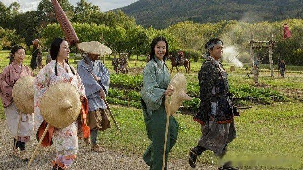 在日本曾经有一个延续几百年奇葩风俗，那就是“夜爬”风俗，意思就是在夜间的时候，男