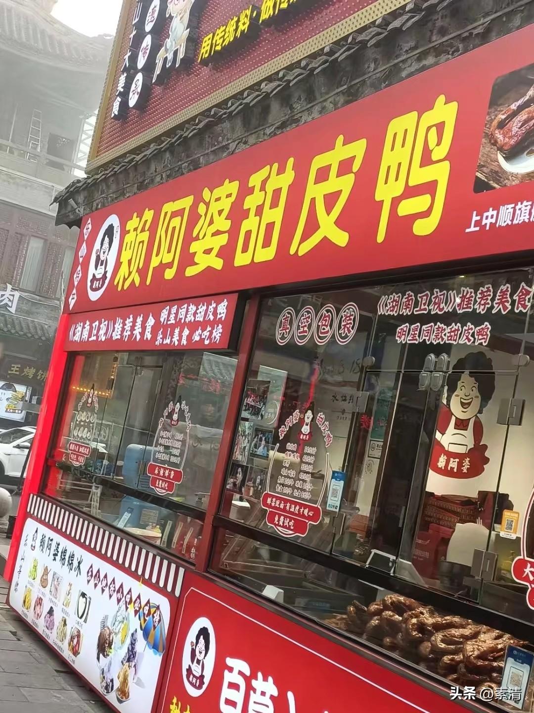 你最喜欢乐山的哪一面?
我独爱乐山满街烟火气的美食，这座城的温柔与鲜活，全都藏在