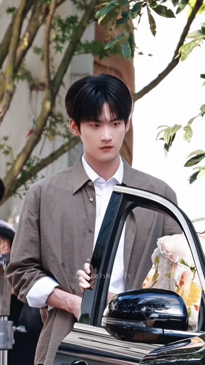 周老师暗恋这个委屈的小表情🥺小心翼翼的但是下一秒柯宇本人上身自信开车周柯宇演暗