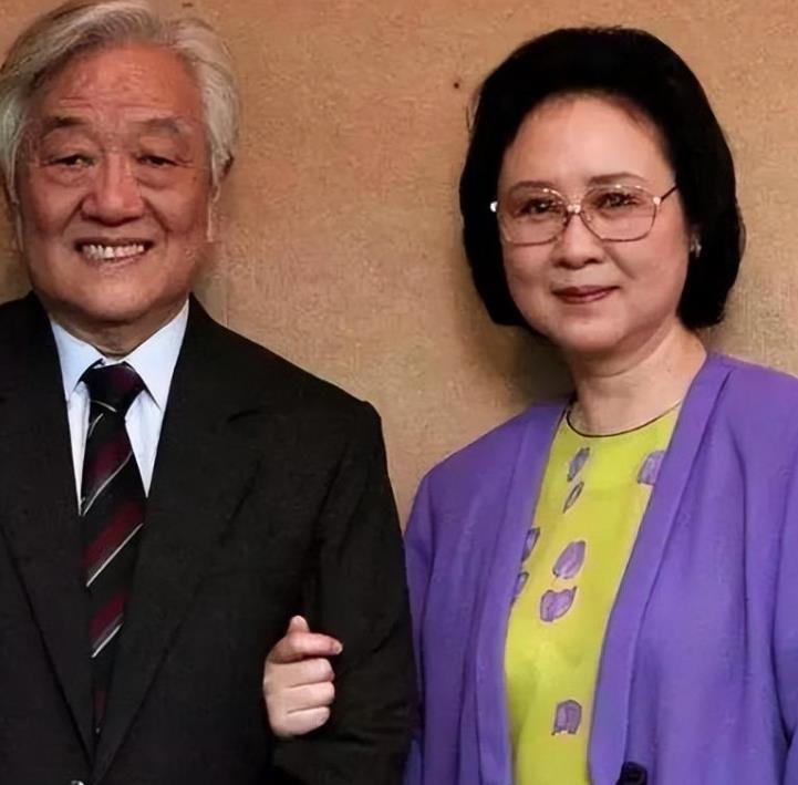 别说琼瑶轻生，人家只是用人家认为体面的方式离去！跟轻生两回事！
 
性情中人，一