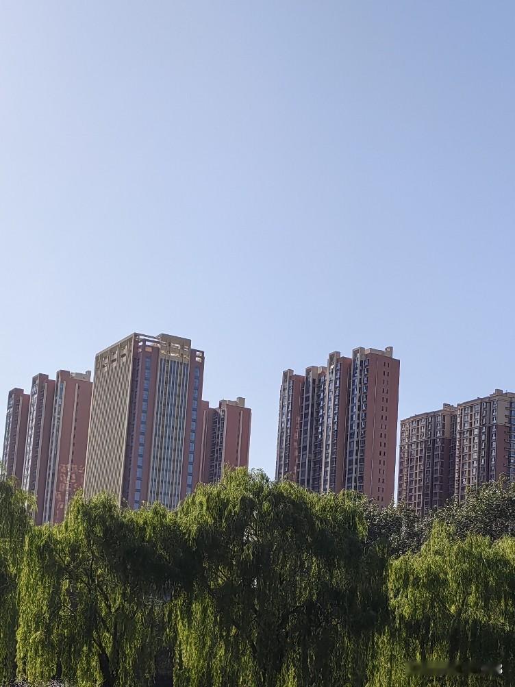 在二三十年前挤破头想入学，而且要求分数又高的专业，现在普遍的都成了冷门。

当年