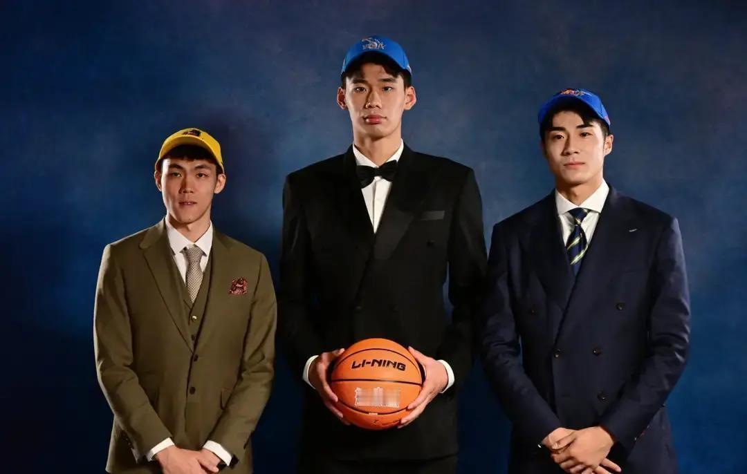 你抱怨江苏队没球星？他们藏了个让你后背发凉的后卫。
 
庞峥麟昨晚撕开浙江防线，