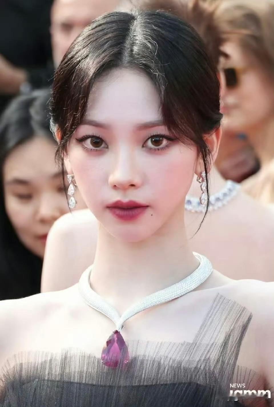 2023 vs 2026年的Karina
从一颗艳光四射的宝石到温润珍珠的转变…