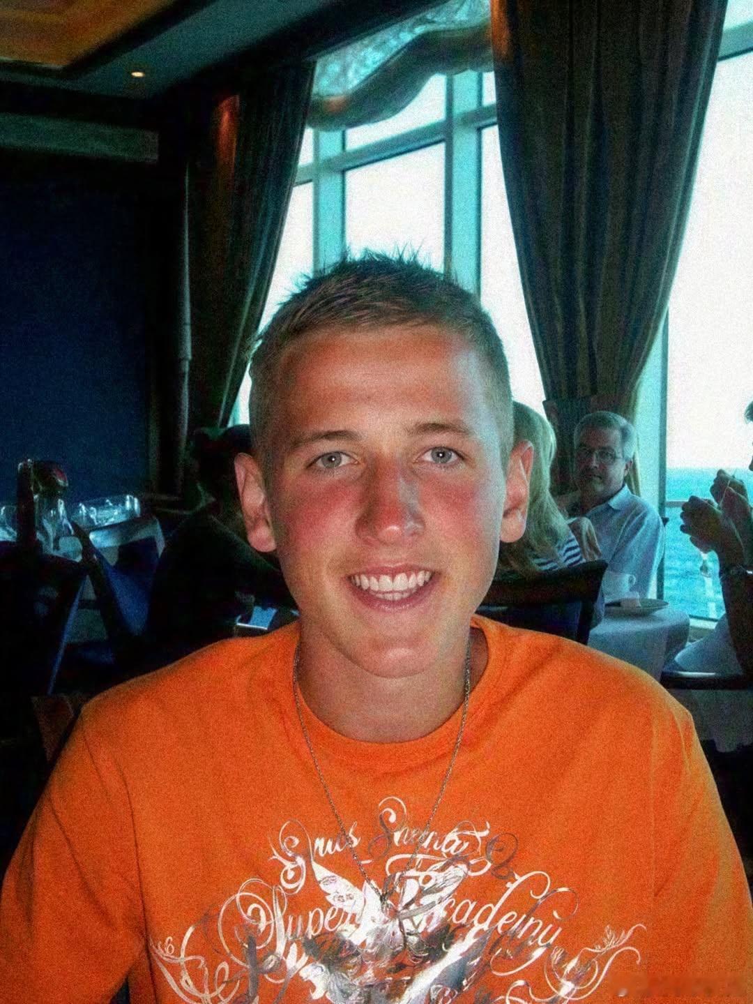 哈利大帝年少時❤️🤍🏴󠁧󠁢󠁥󠁮󠁧󠁿 