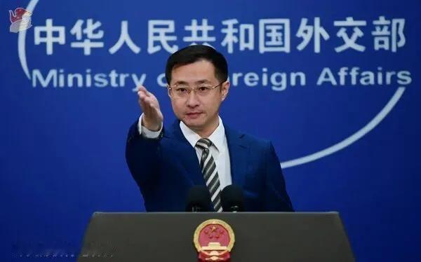 美国终于出面表态了！在巴布亚新几内亚关闭台北经济办事处后，美国方面迅速作出回应，